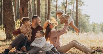 Приемная семья: дети и родители вместе