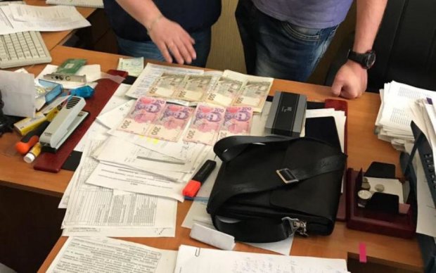 Декана поймали на традиционном для Украины "заработке"