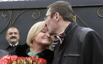 Луценко с семьей достойно продолжили дело банды Януковича