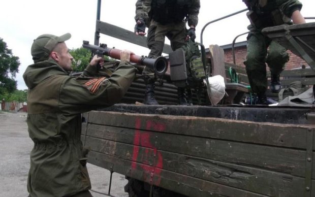 Россия подогнала боевикам Донбасса "гумпомощь"
