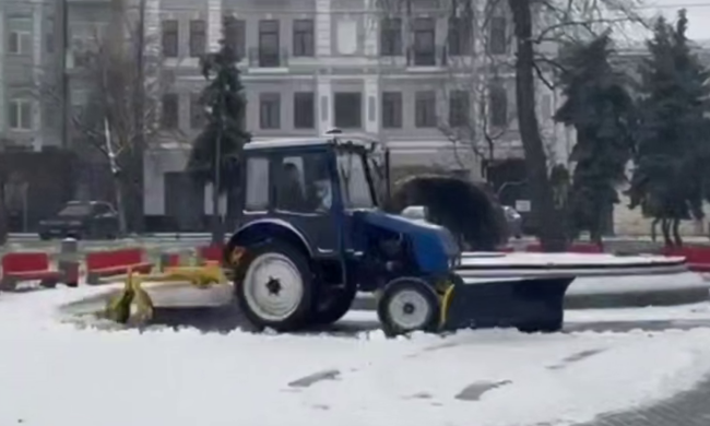 Ожеледиця, прибирання снігу, кадр з відео
