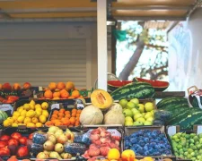 Сливи на полицях українських супермаркетів