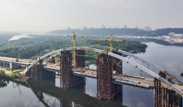 Насмарку: в Киеве горел недостроенный мост через Днепр