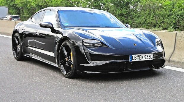 Украинцы массово заказывают Porsche Taycan за миллионы гривен 3 Украинцы массово заказывают Porsche Taycan за миллионы гривен 2