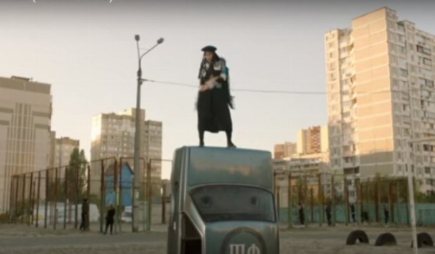 Европейская певица сняла клип "Камикадзе" на столичной Троещине (видео)