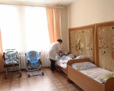 Діти-сироти, кадр з відео
