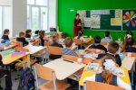 У Зеленського пообіцяли "озолотити" вчителів: "Два рази"