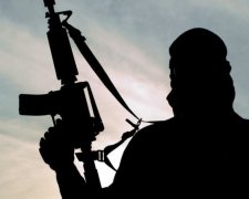 Стрілянина і вибухи. Терорист-смертник напав на пост поліції