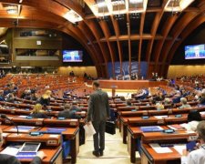 Півкабана та шоколадка: європейські депутати показали, як правильно давати хабар