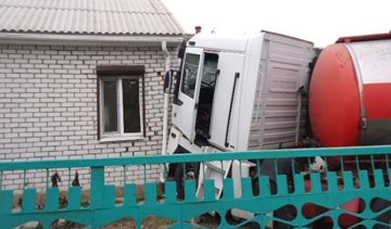 В Україні фури масово таранять будинки (фото)