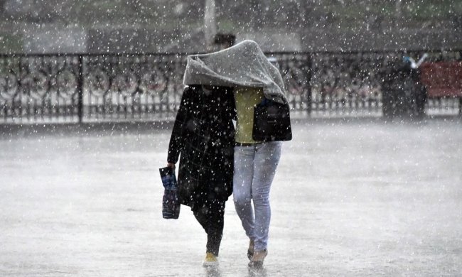 Погода на 12 липня: проливні дощі не відпустять українців, готуйте парасольки