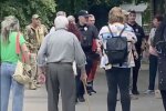 Люди в военной форме избили мужчину в Харькове и обматерили женщину: полиция наблюдала
