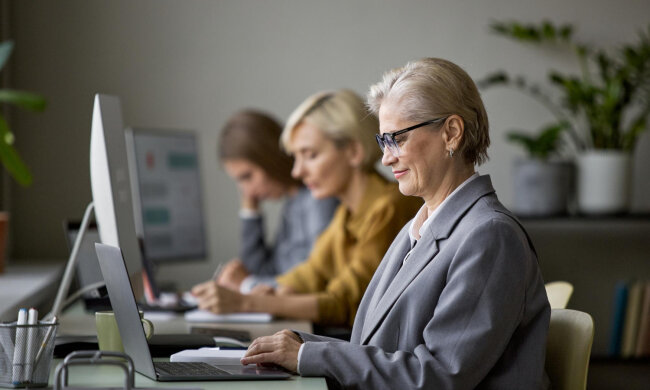 Робота для 50+: фото з вільних джерел