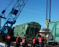 Смерть заглянула в глаза: переполненный поезд сошел с рельсов, люди прощались с жизнью