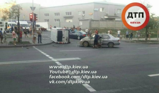 Харьковский массив парализован серьезной аварией (ФОТО)