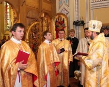 Проукраинского священника избили прямо в зале суда