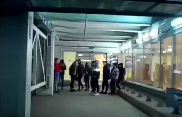 У Києві банда малоліток "пресувала" 12-річного школяра на очах у перехожих: " Тобі все одно п*зда"