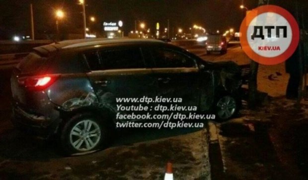 П'яний водій KIA Sportage протаранив три стовпи (фото)