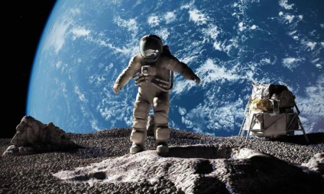 "А кому зараз легко?": інопланетян виселили з Місяця