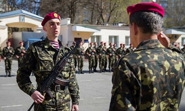 Французькі представництва у Києві посилили нацгвардійцями