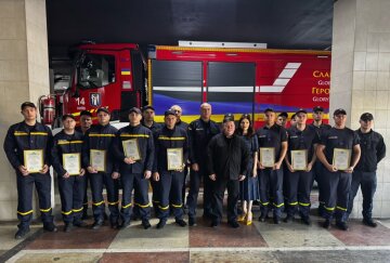 Голова Подільської РДА  Володимир Наконечний відзначив рятувальників ДСНС з нагоди Дня рятівника