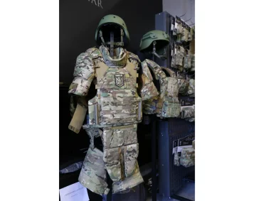 Дитяча броня, кераміка та рідкий азот: повний цикл створення українського бронежилета – від поліетилену до фронтових тестів