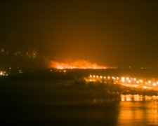 Величезна пожежа спалахнула на столичних Осокорках: фото та відео