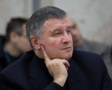Аваков хоче повернути Донбас "оплесками"