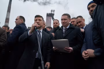 Зеленский в Львове "отфутболил" голодных шахтеров к губернатору и объяснил, кто тут "нормальный"