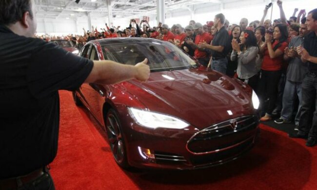 Журналист протестировал автопилот Tesla в Киеве