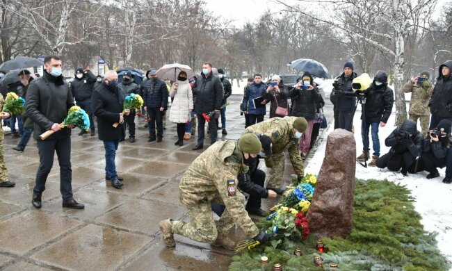 У Краматорську вшанували пам’ять жертв обстрілу міста зі "Смерчів", фото: штаб ООС