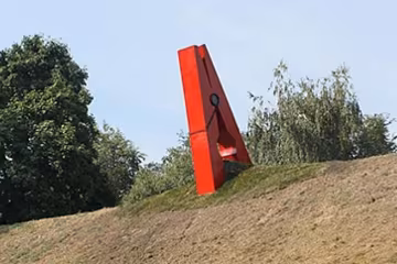 У Києві з'явилася гігантська прищіпка (фото)