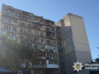 Пошкоджений будинок у Києві після російської атаки