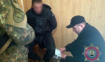 Наркоман побився з поліцейськими на краматорському блокпосту