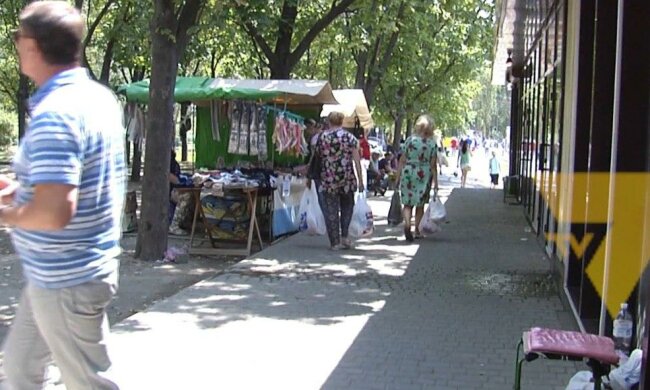 Кияни просять Зеленського прибрати кіоски з Києва