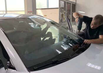 Тонування лобового скла: фото скрін Ютуб