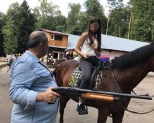 Три десятки ударів: з'явились шокуючі знімки вбивства доньками батька-збоченця