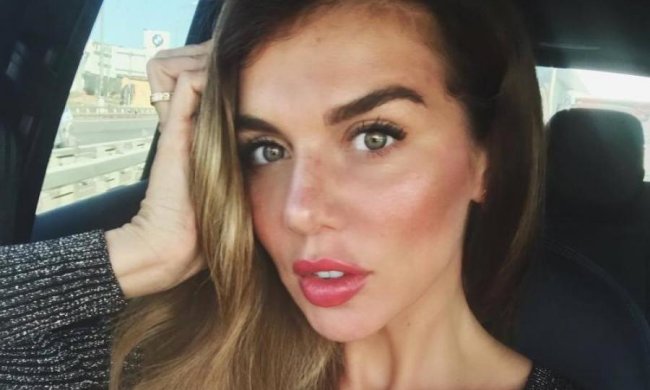 Седокова в рожевих стрінгах показала примар: фото