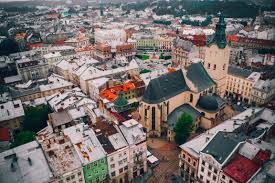 Дешево і не сердито: до Львова злітаються британці, чим зачаровує серце Галичини