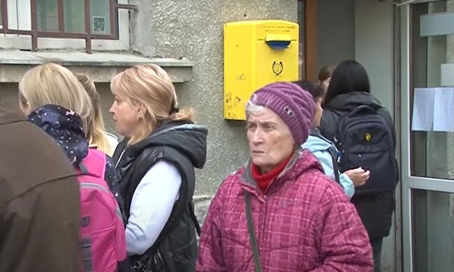 Грошова допомога, скріншот з відео