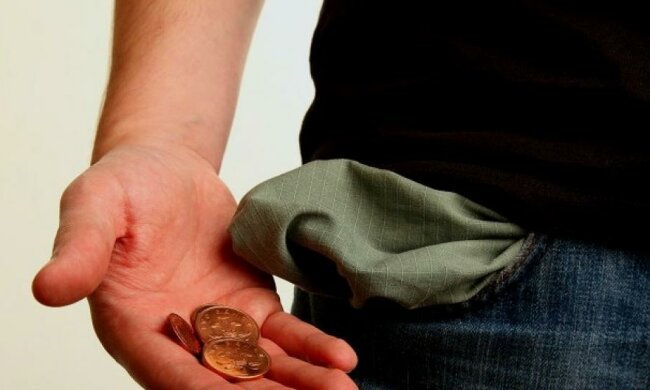 Украинцы "проедают" зарплату