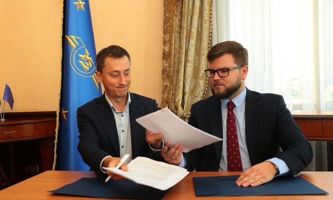 Позолотіть ручку Кравцову: голова "Укрзалізниці" збирає з пасажирів данину на нові шмотки