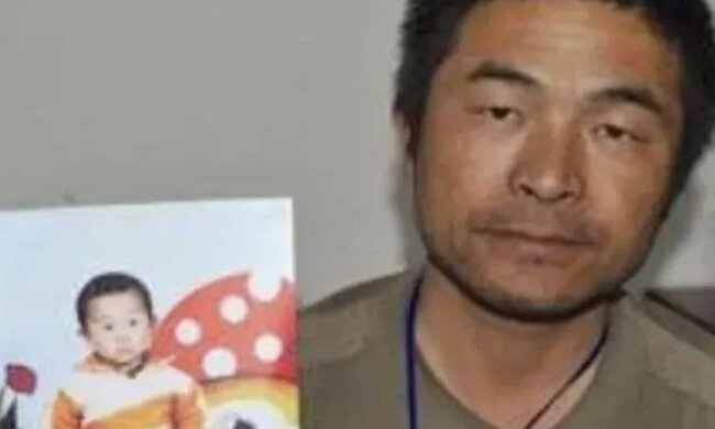 Отец нашел сына через 24 года, фото: WEIBO