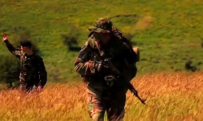 Військові, фото: скріншот з відео Facebook