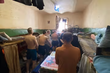 В Хмельницком СИЗО к больным заключенным не пускают медиков, намечается бунт