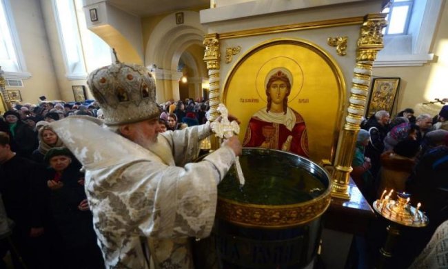 Що не можна робити зі святою водою після Хрещення