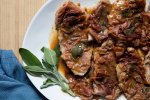 Пальчики оближешь: рецепт шницеля под соусом