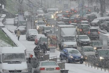 Центр Києва застряг у гігантських заторах