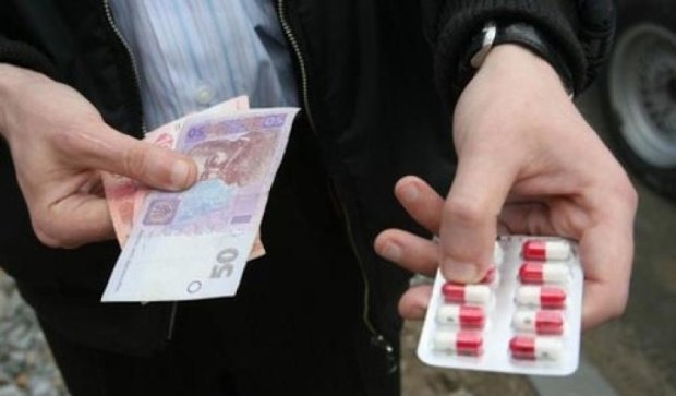 Харків'янин продавав наркотики біля шкіл