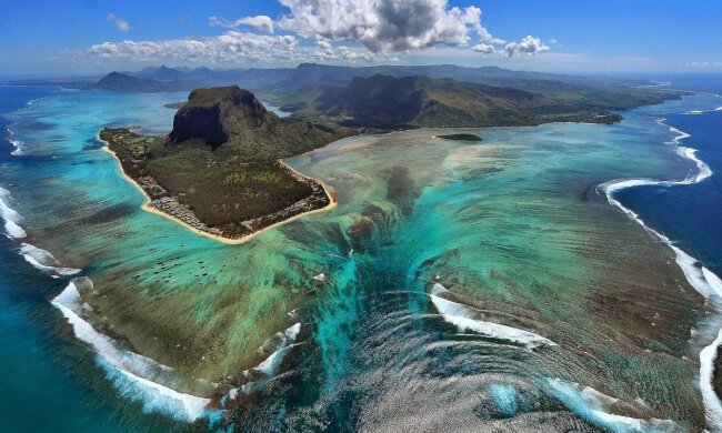 Вчені виявили древній континент, якому можна подякувати за Карпати: що з ним сталося